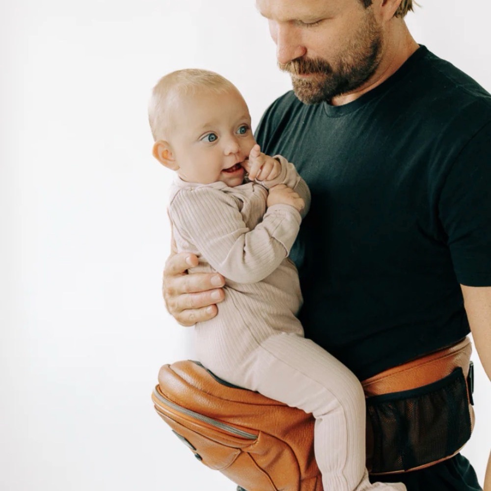 TushBaby Carrier w/ strap - Cognac
